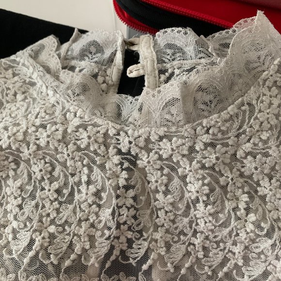 Black & White Zara Sleevless Top white lace - Picture 3 of 6